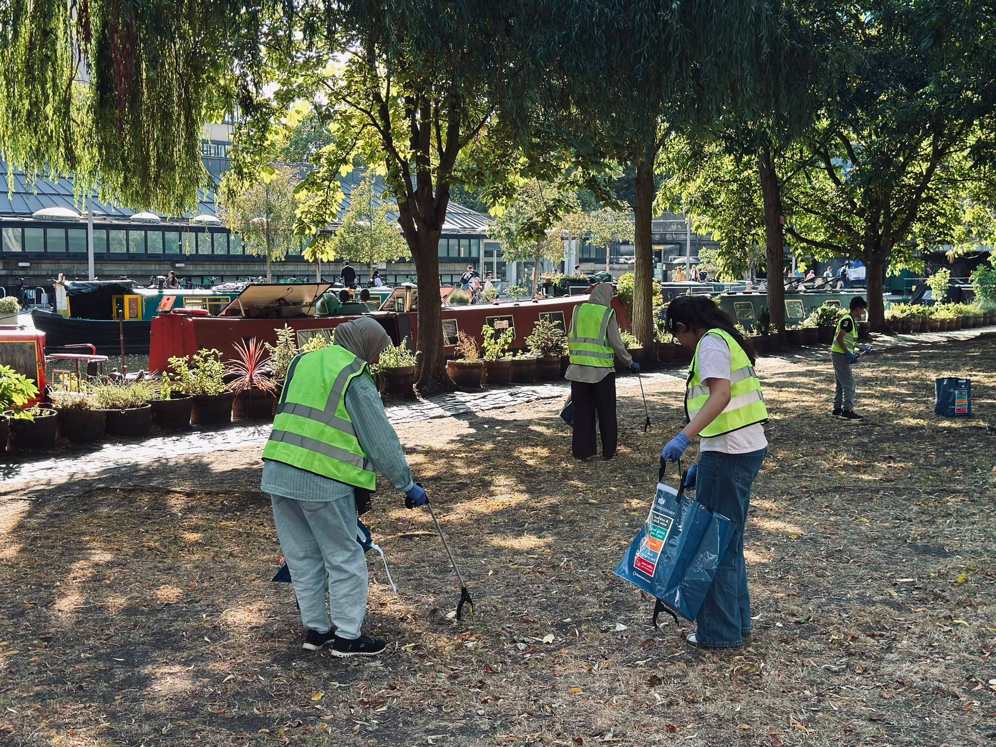 Collecting recyclables from the waterway